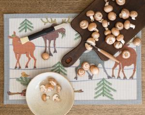 Bordstablett Multi Ekelund Clumsy Moose 35x48cm