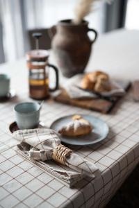 Fondaco Axel Rutig Bordsduk Kastanj 140x300cm