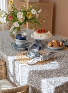 Textilvaxduk Blommig Lisen Blå 140x250cm Fondaco