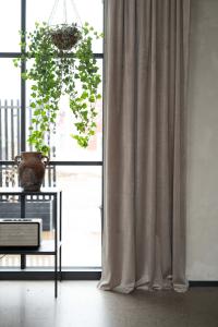 Öljettgardin Sammet Esther Linnebeige 2-Pack 135x250cm Fondaco