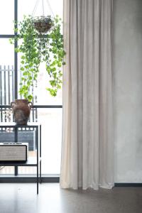 Öljettgardin Sammet Esther Sand 2-Pack 135x250cm Fondaco