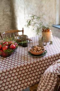 Fondaco Judith Bordsduk Lin 140x250cm