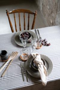 Fondaco Karin Bordsduk Blå 140x250cm