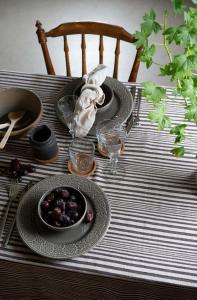 Fondaco Karin Bordsduk Brun 140x250cm