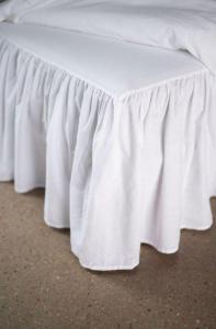 Fondaco Louise Sängkappa Vit 180x200x55cm