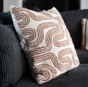 Kuddfodral Brun Fondaco River 50x50cm