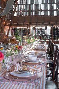 Fondaco Svea Bordsduk Peach 140x300cm