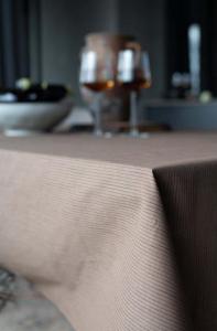 Fondaco Yoko Bordsduk Choklad 140x250cm