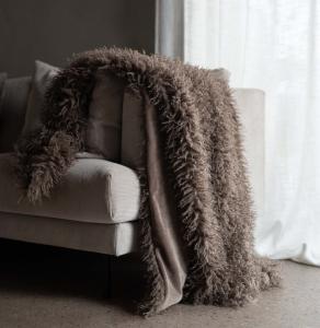 Pläd Fuskpäls Brun Fondaco Curly 120x150cm