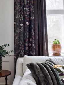 Gardin Palma Svart 2-Pack 140x250cm Redlunds