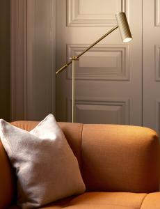 Golvlampa Mässing Globen Lighting Hubble Read 140cm