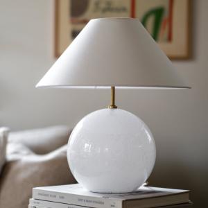 Bordslampa Vit Globen Lighting Iris 35cm