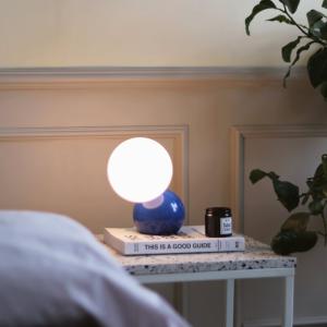 Bordslampa Opalvitt Glas Blå Globen Lighting Ripley 17cm