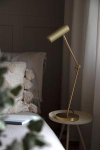 Skrivbordslampa Mässing Globen Lighting Hubble Read 45cm