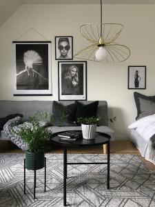 Taklampa Pendel Mässing Globen Lighting Ray 45cm