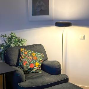 Golvlampa Bremen Svart/Mässing 130cm Aneta Lighting