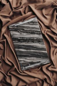 Hilke Collection Bricka Marmor/Mässing Grå