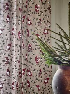 Julgardin Redlunds Tomtenissar Linnebeige 120x250cm 2-Pack