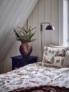 Julpåslakan Redlunds Timmerstugan Vit 150x210cm