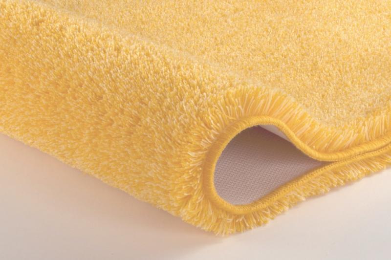 Kleine Wolke Relax Badrumsmatta Gul 70x120cm at lavanille