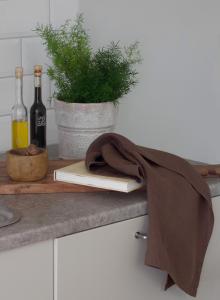 Kökshandduk Linne Svanefors Julie Brun 50x70cm