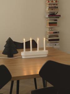 Konstsmide Adventsljusstake LED Trä/Plast Vit 4L 23,5cm
