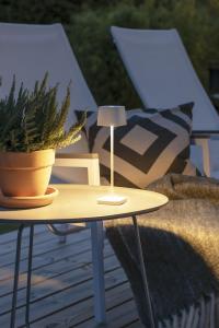 Portabel Bordslampa Capri Mini Vit IP54 25cm Konstsmide