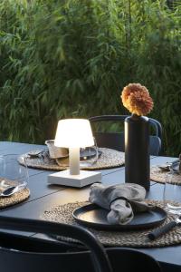 Portabel Bordslampa Monaco Mörkgrå IP54 19cm Konstsmide