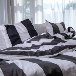 Kosta Linnewäfveri Fjällbacka Satin Örngott Svart 50x60cm