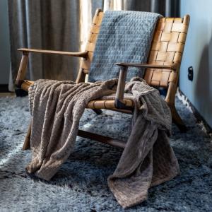 Kosta Linnewäfveri Fleecepläd Jaquard Grå