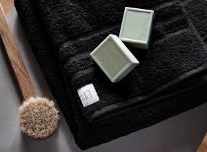 Kosta Linnewäfveri Frottéhandduk 600g Svart 50x70cm