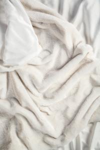 Kosta Linnewäfveri Nordby Fuskpälspläd Krämvit 130x170cm