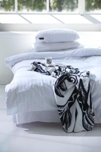 Kosta Linnewäfveri Paradise Fleecepläd Vit 2-Pack