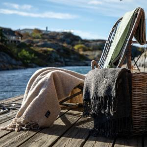 Kosta Linnewäfveri Sjövallen Pläd 130x170cm Grå