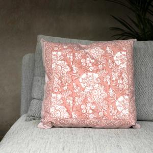 Kuddfodral Blommigt Sonia Rosa 48x48cm Fondaco