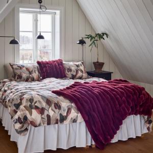 Kuddfodral Fuskpäls Redlunds Brooklyn Vinröd 50x50cm