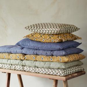 Kuddfodral Offwhite/Grön/Vinröd Madam Stoltz 50x50cm