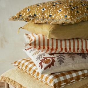 Kuddfodral Offwhite/Honung Madam Stoltz Randig 50x50cm