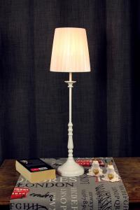 Lampfot Vit Oriva 51cm