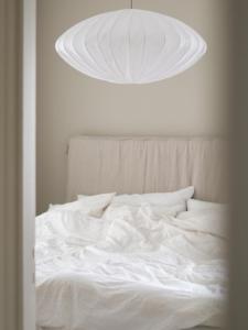 Taklampa Ellipse Linne Vit Watt & Veke 80cm