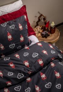 Julpåslakan Mörkgrå Lord Nelson Santa 150x210cm