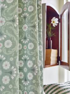 Ljusgrön Gardin 2-Pack Redlunds Malva 140x250cm