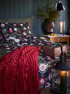 Fleecepläd Baloo Mörkröd 130x170cm Nina Royal