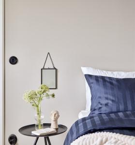 Nina Royal Mirage Satin Örngott Marinblå 50x60cm