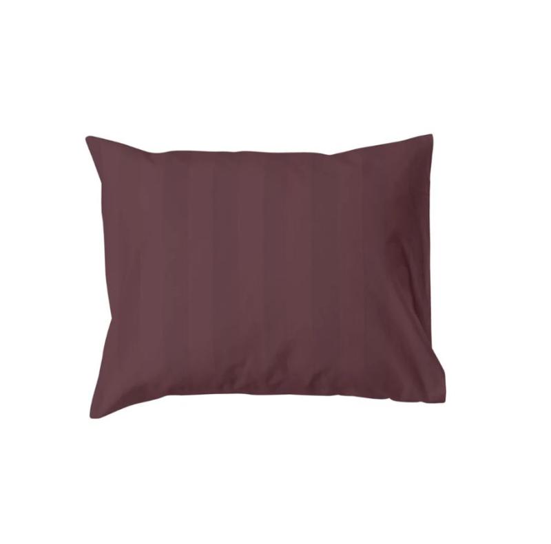 Nina Royal Mirage Satin Örngott Vinröd 50x60cm at lavanille