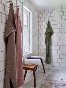 Nina Royal Spa Badlakan 90x150cm Marinblå