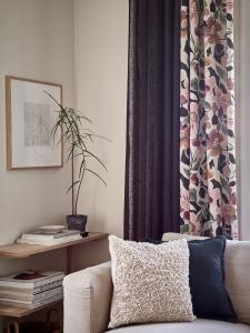 Öljettgardin Mörkbrun 2-Pack Nina Royal Wayne 140x240cm