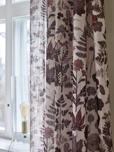 Öljettgardin Redlunds Trädgård Linnebeige 140x240cm 2-Pack