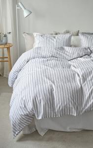 Påslakanset Randigt Mirjam Blå 150x210cm Borganäs Of Sweden