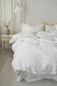 Påslakanset Blommigt Gul Vilja 150x210cm Borganäs Of Sweden